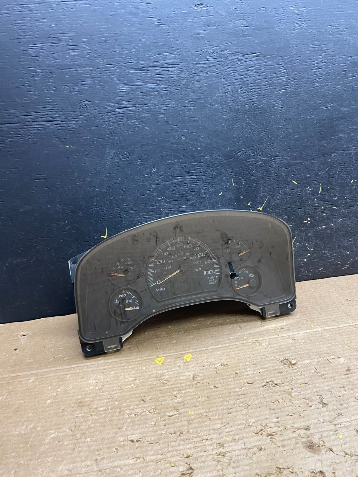 2004 to 2007 Chevrolet Express Speedometer Cluster Gauge OEM W3380 DG0
