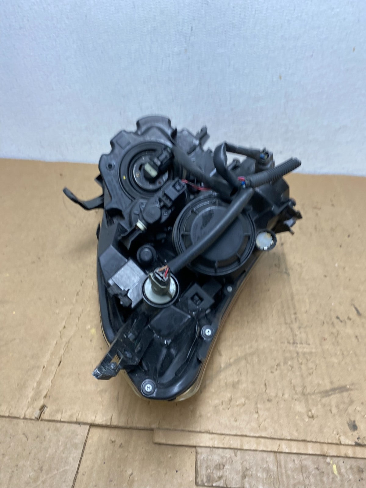 2008 to 2013 Nissan Rogue HID Xenon Headlight Left Driver Lh Side AD0563 DW8