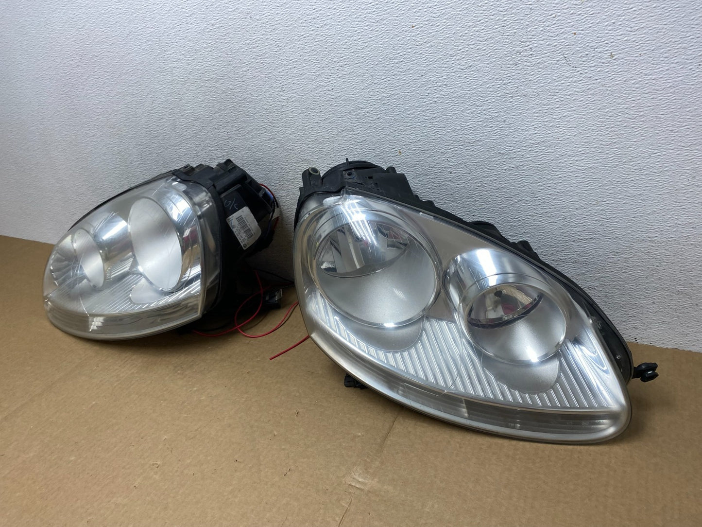 2005 to 2010 Volkswagen Jetta Left+Right Side Headlights Halogen AF9501 DW1