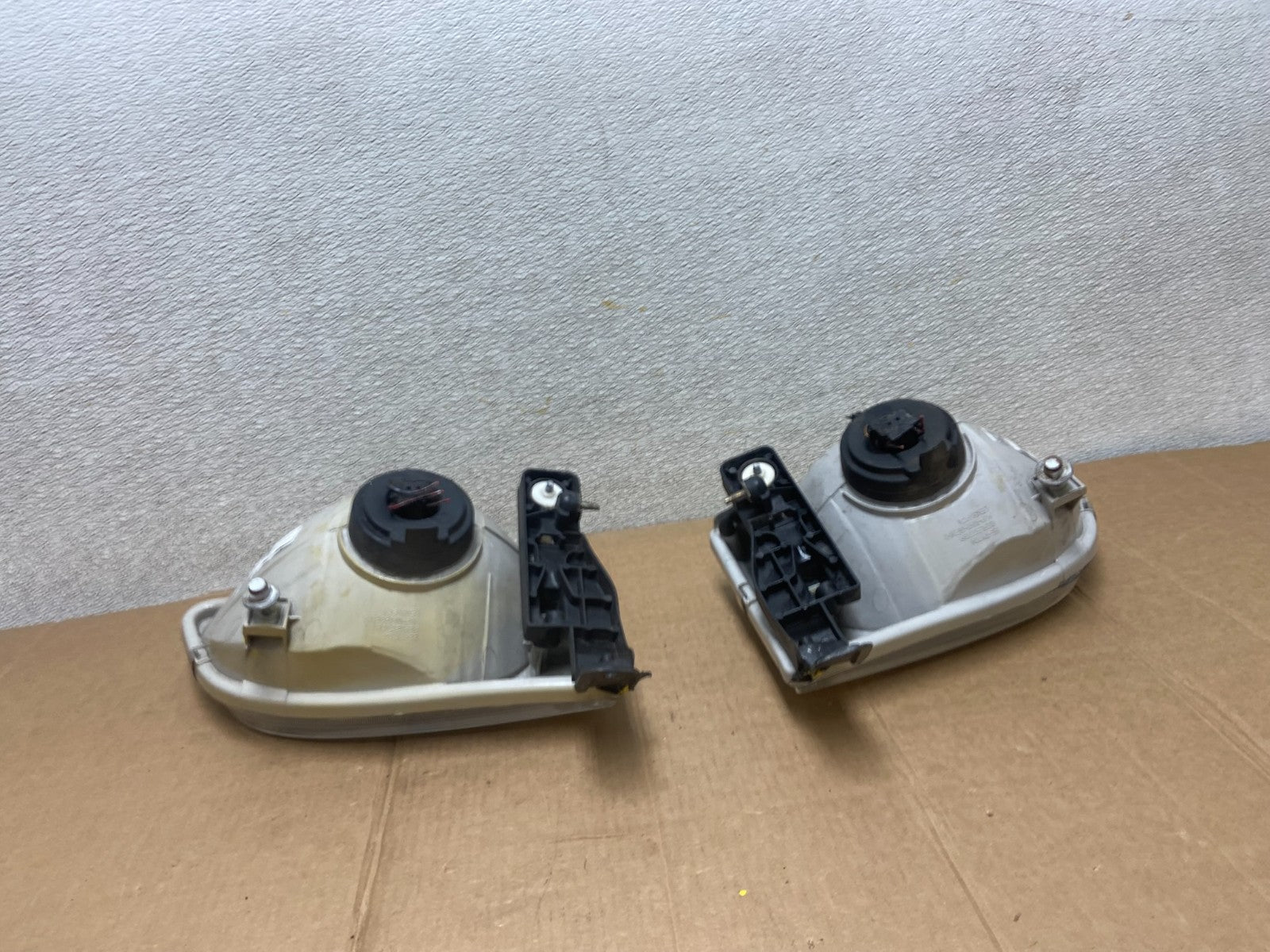 2001 2002 2003 Toyota Sienna Left+Right Side Set Headlights Halogen AA1118 DW5