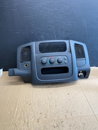 2002 to 2005 Dodge Ram Radio Climate Control Dash Air Vent Bezel Trim ac9519 DG0