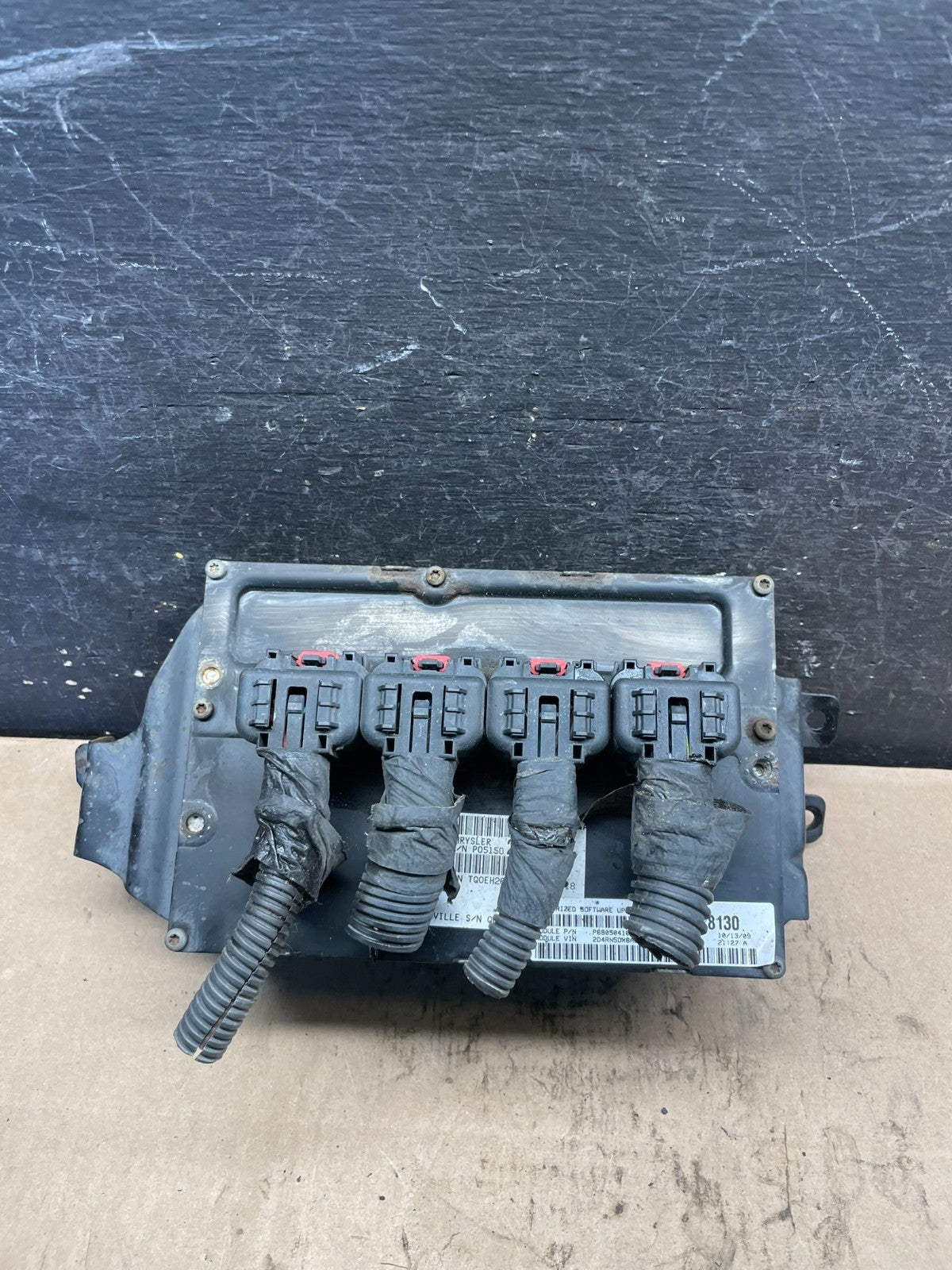 2010 Dodge Caravan Town & Country Engine Computer ECU S8303 DG0