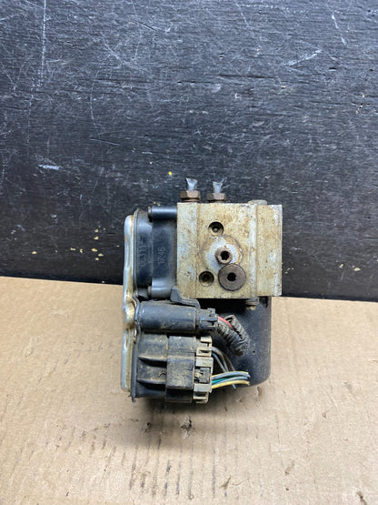 2004-07 GMC Savana Express ABS Brake Pump Control 13567149 U8912 PS1