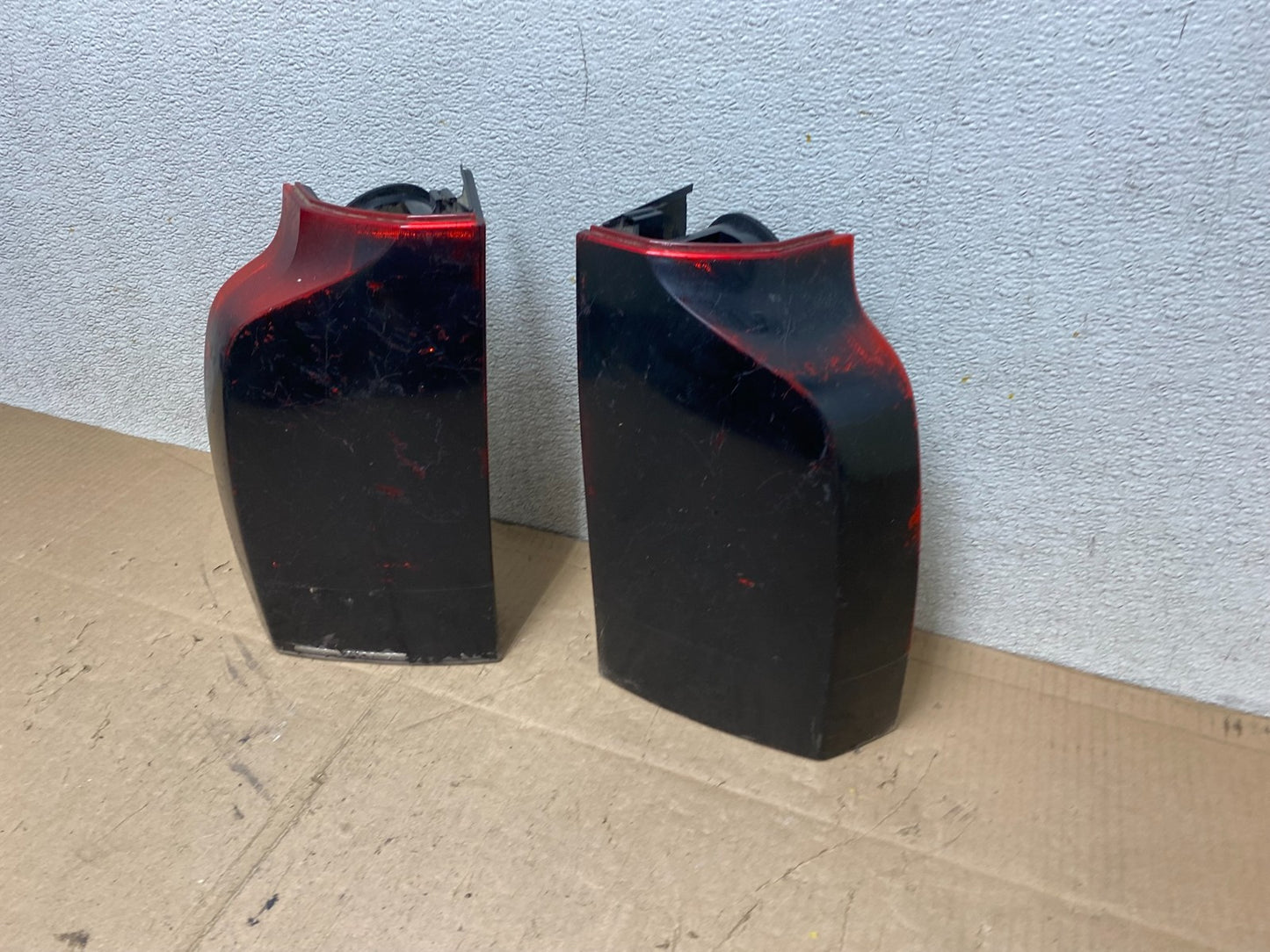 2005 to 2007 Volvo Xc70 V70 Left+Right set Tail Lights Oem R7736 PS1