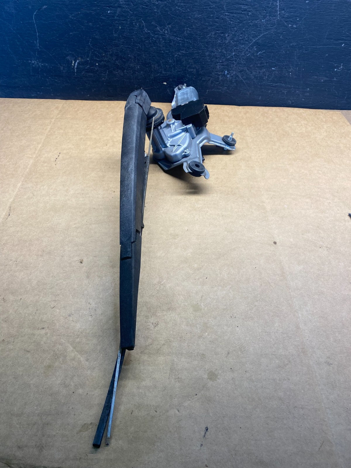 2004 to 2009 Lexus Rx350 RX330 RX400H Rear Liftgate Window Wiper Motor AD7462 DG2