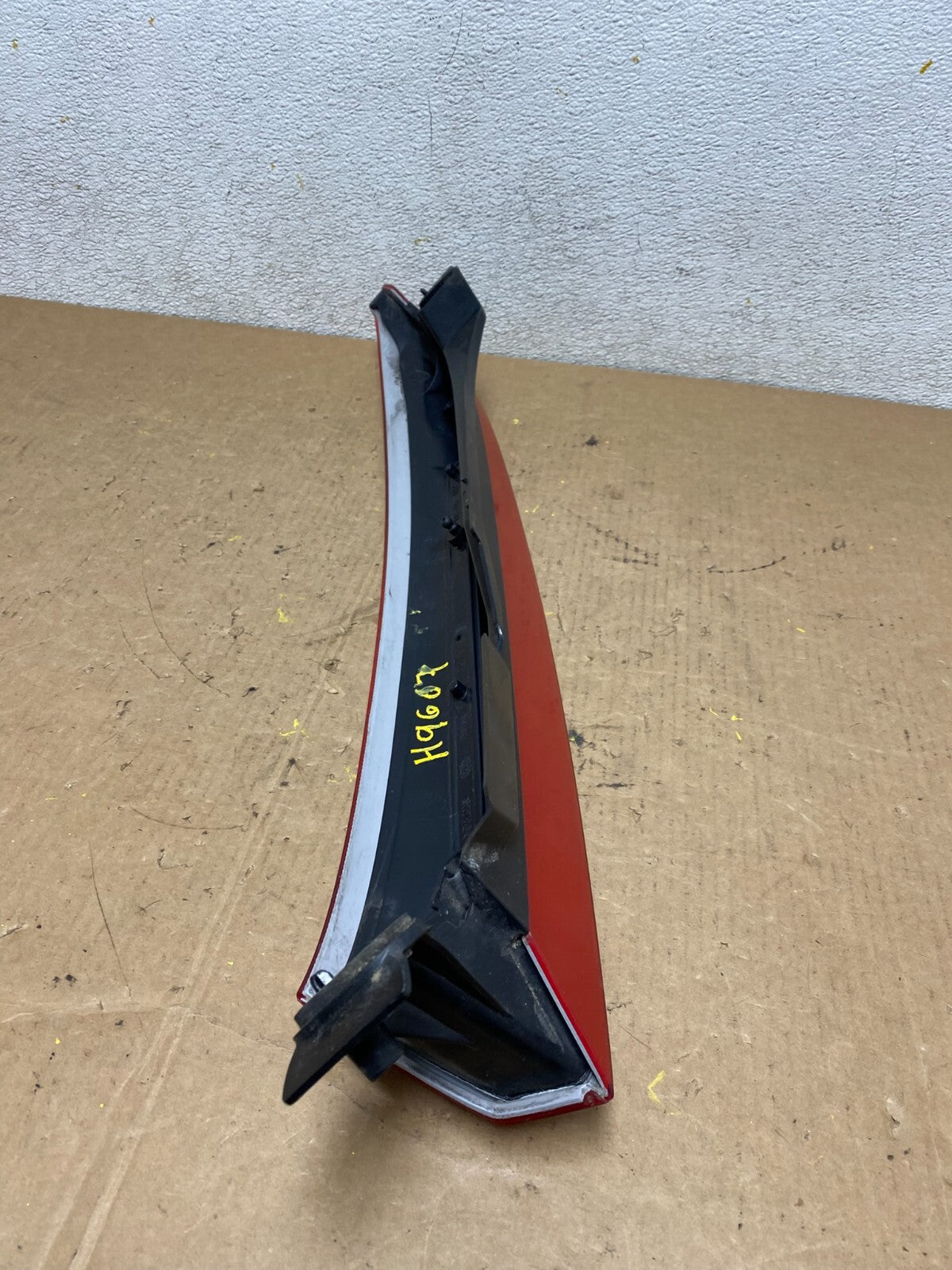 2003 to 2006 Volvo XC90 Right Passenger Side Upper Tail Light OEM H9607 KC6