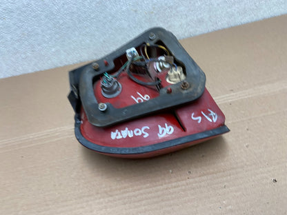 1999 2000 2001 Hyundai Sonata Right Passenger Rh Side Tail Light Oem AB0952 LK6