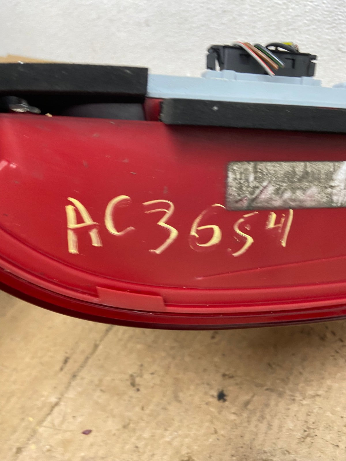 2005-2007 Mercedes-Benz C 230 W203 C-Class Right Passenger Tail Light AC3654 LK5