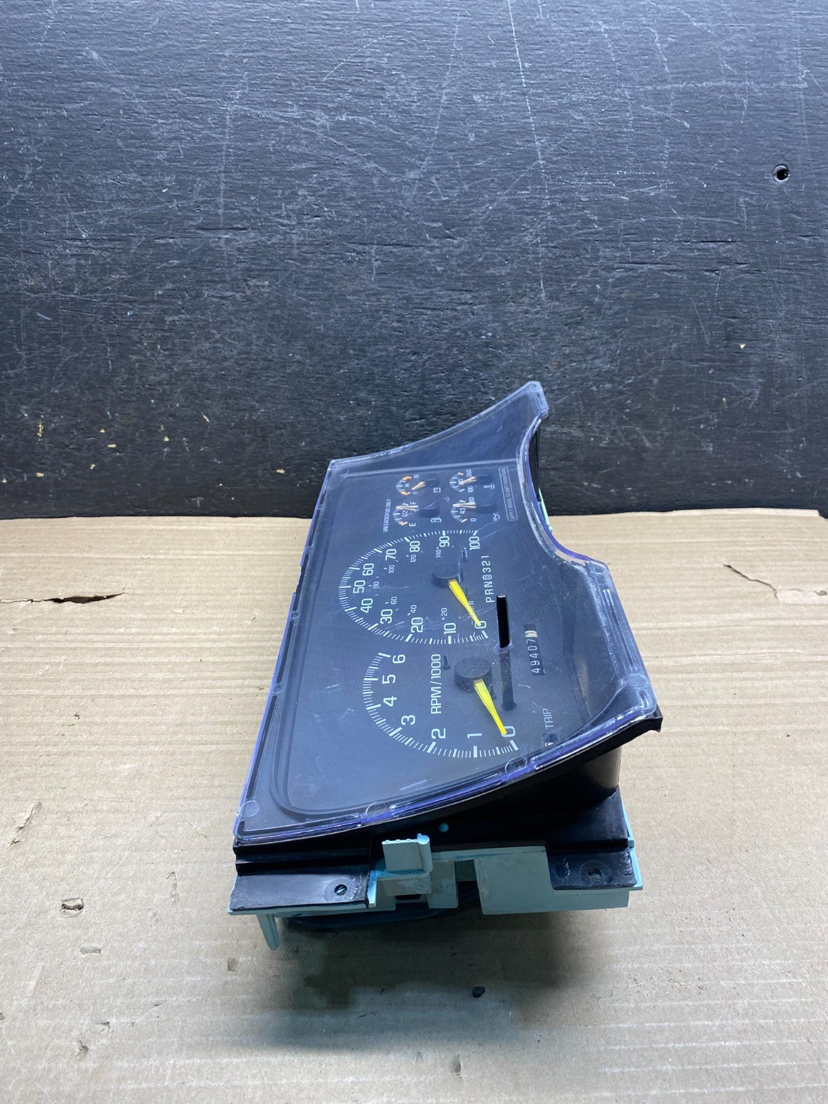 1995 to 1999 Chevrolet Silverado Suburban Cluster Gauge Speedometer AH9938 DG1