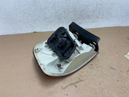 2004-2007 Volkswagen Touareg Right Passenger Side Rh Tail Light AG4186 LK5