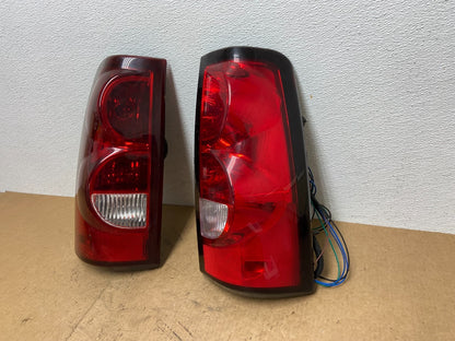 2003-2006 Chevrolet Silverado Left + Right Side Tail lights OEM AC3510 DW1