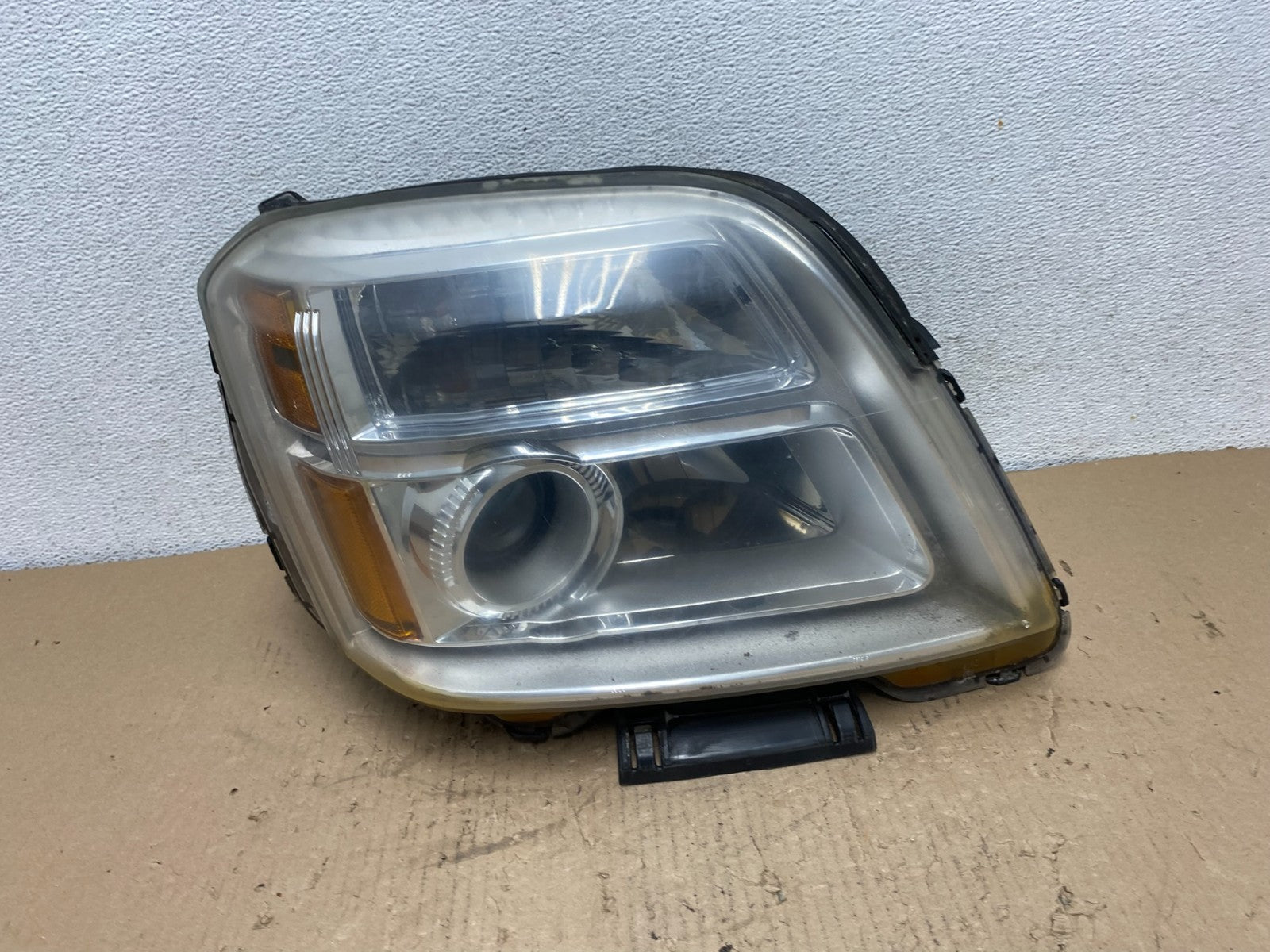 2010 to 2015 GMC Terrain Halogen Passenger Right Rh Side Headlight AF3281 DW0