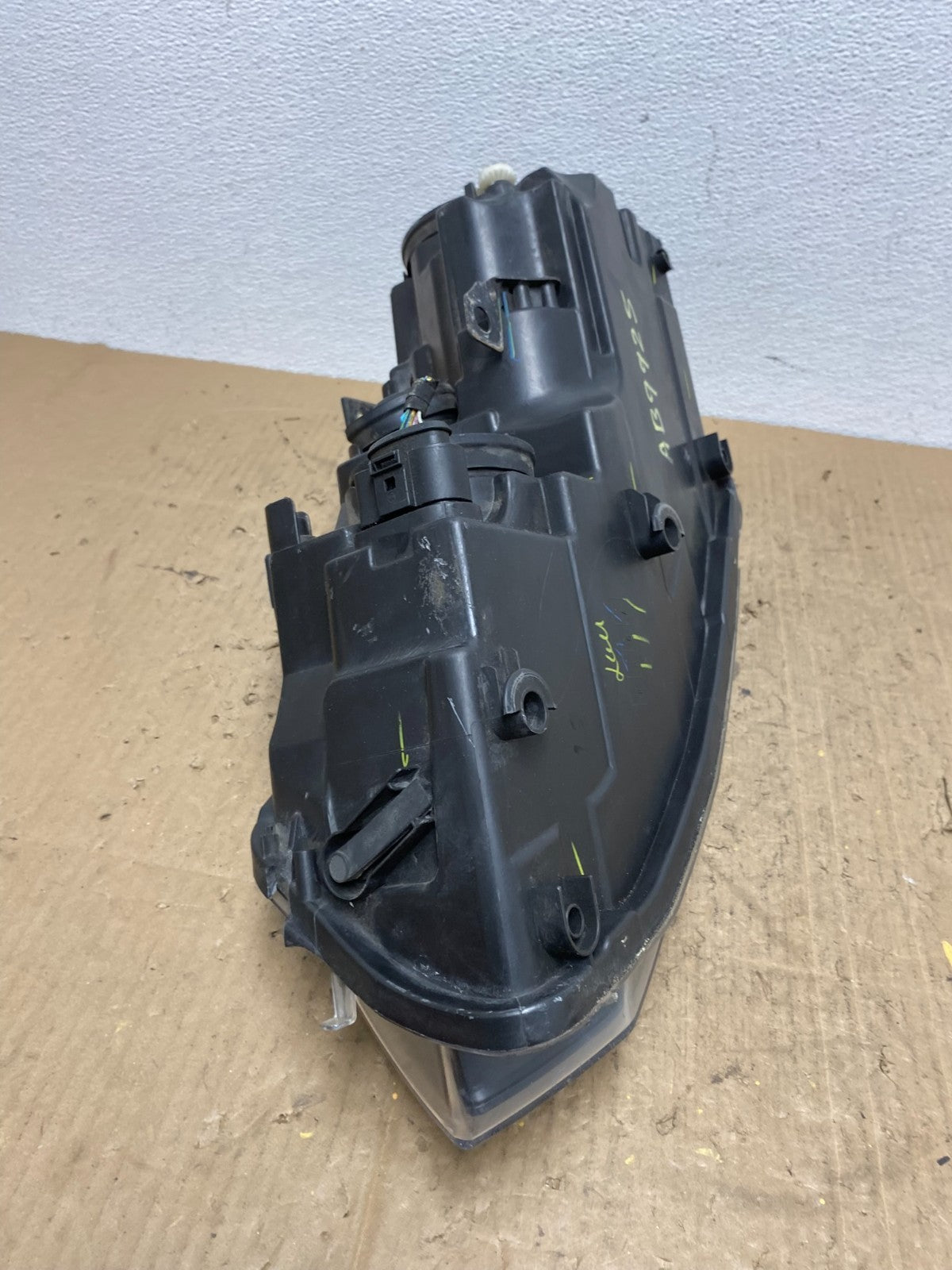 2010-2014 Volkswagen Golf MK6 GTI Right Passenger RH Halogen Headlight AD2427 DW9