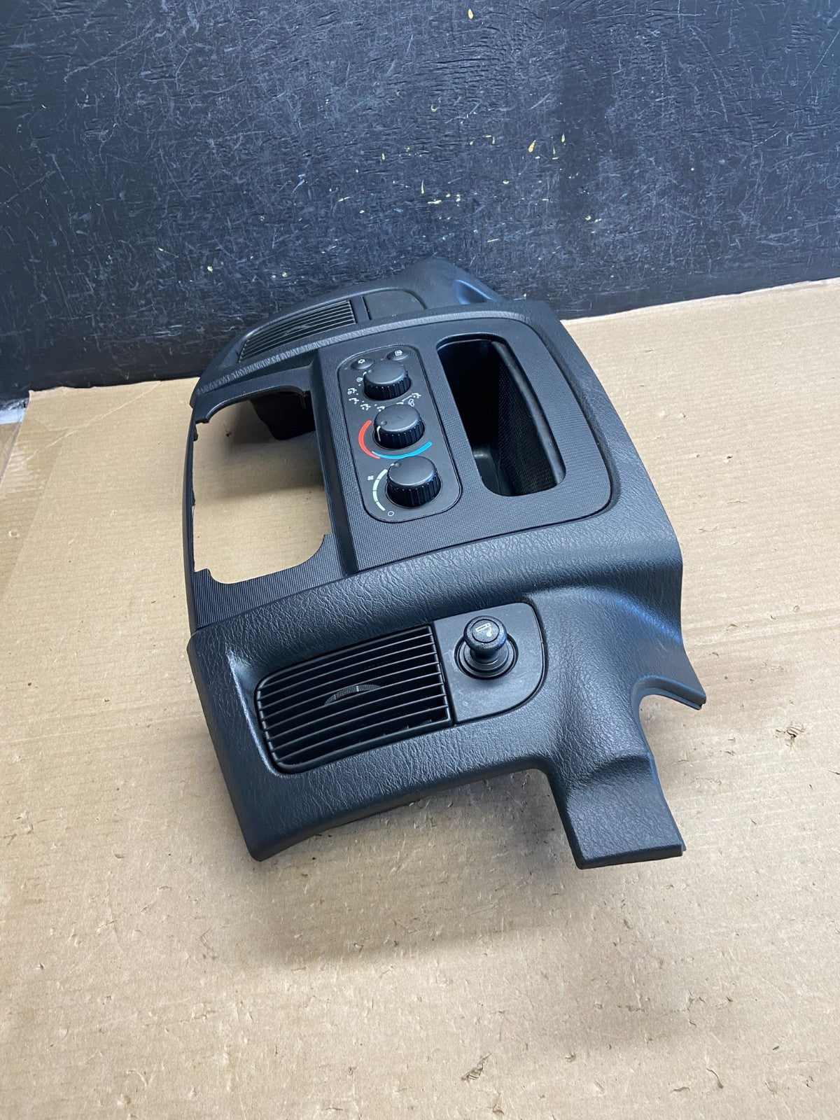 2002 to 2005 Dodge Ram Radio Climate Control Dash Air Vent Bezel Trim ah3477 DG1