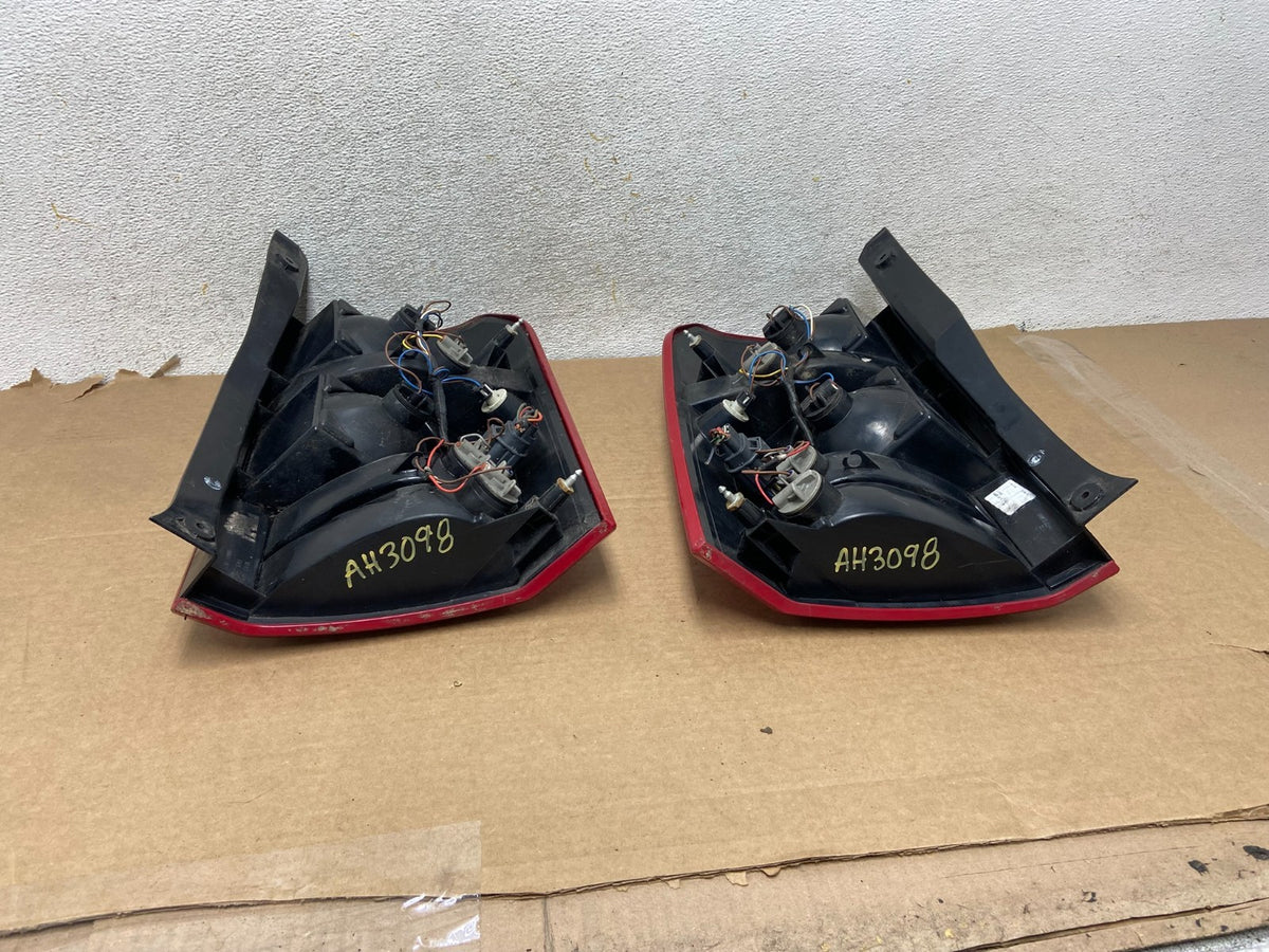 2005 - 2009 Land Rover LR3 Left+Right Side Tail Lights AH3098 DW5