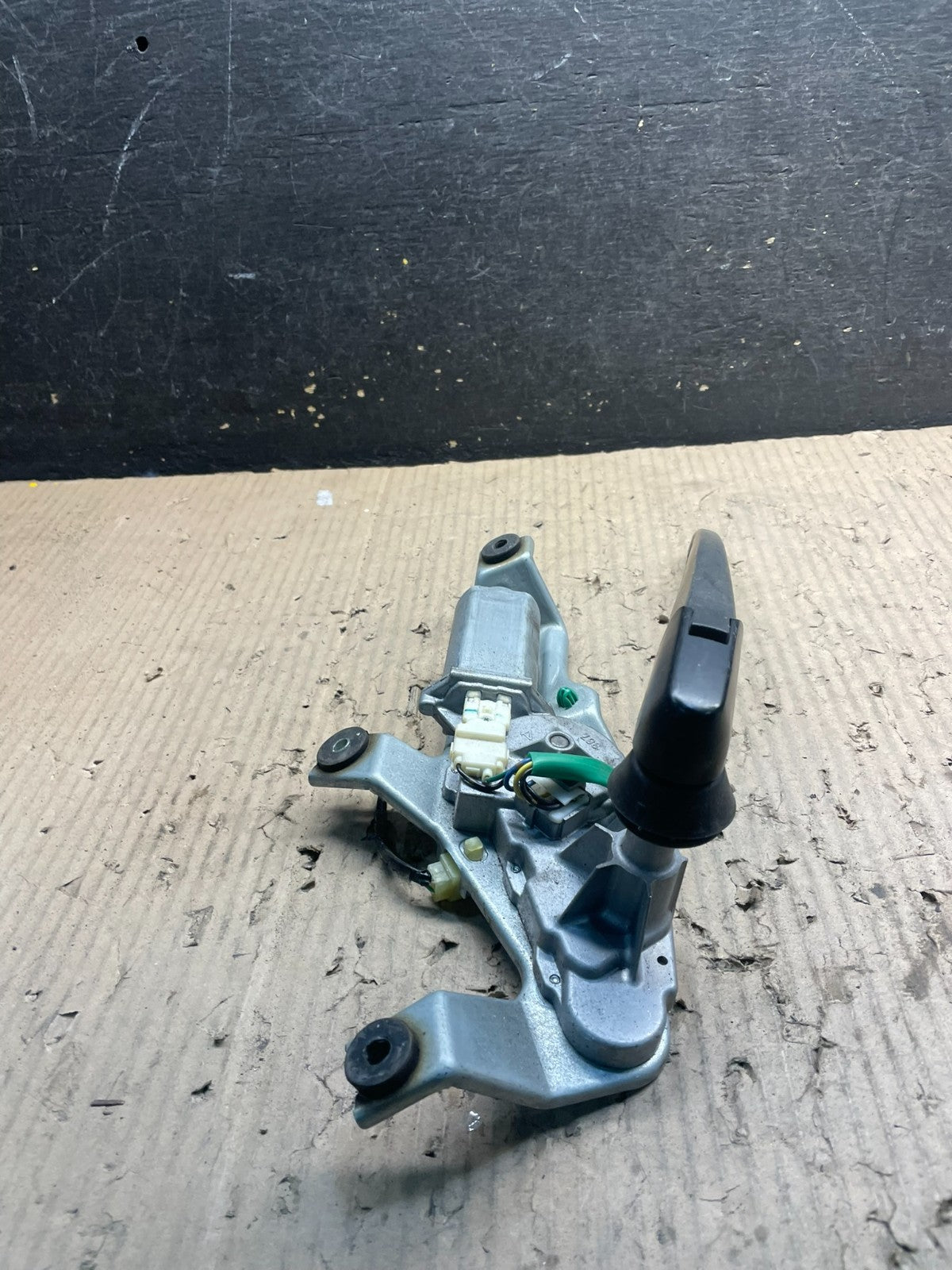 2008 to 2014 Subaru Tribeca Rear Windshield Wiper Motor X0935 DG4