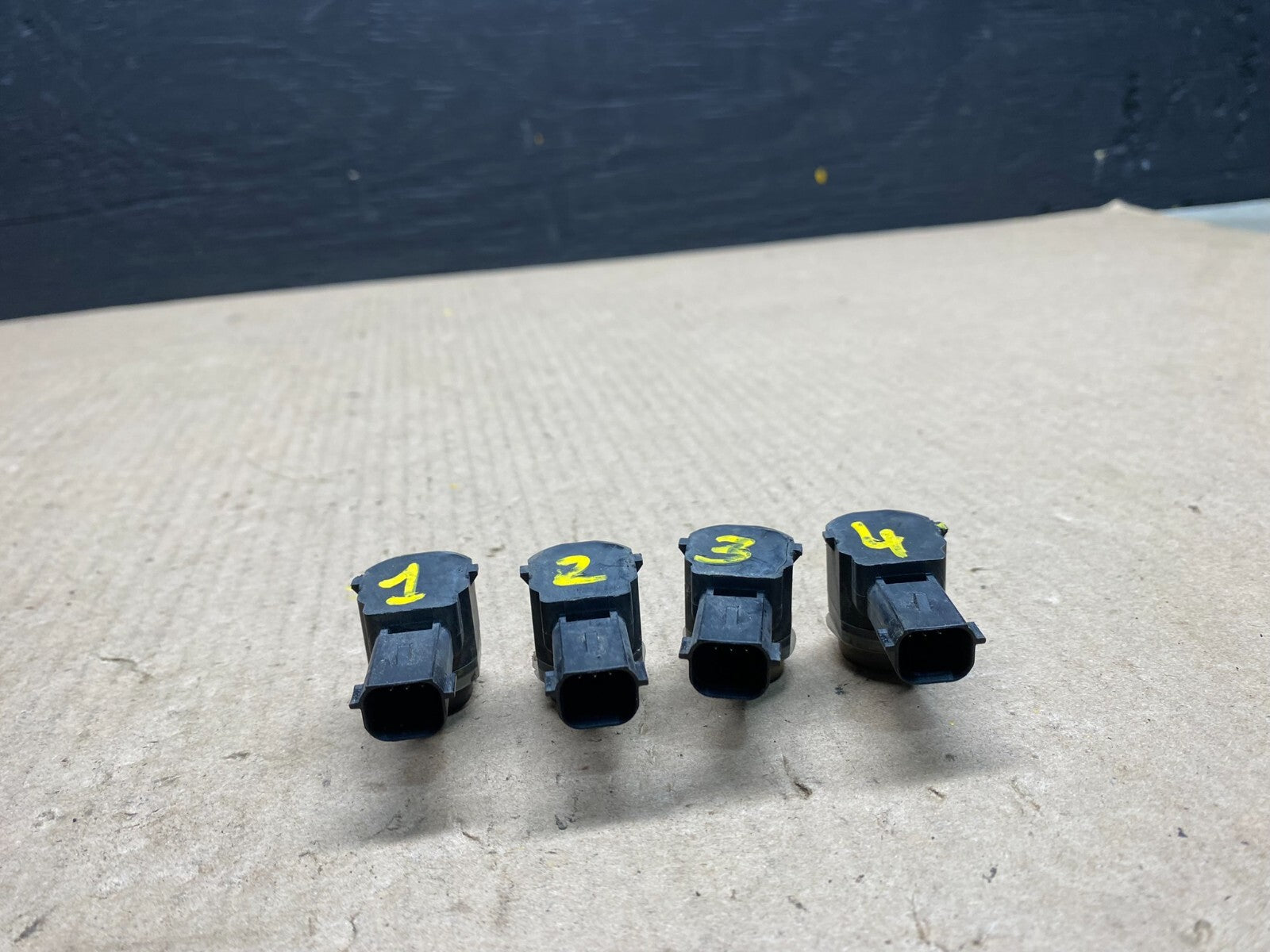 2011 - 2013 Ford Lincoln Rear Bumper Parking Sensor 4 pcs E1885 Oem DG11