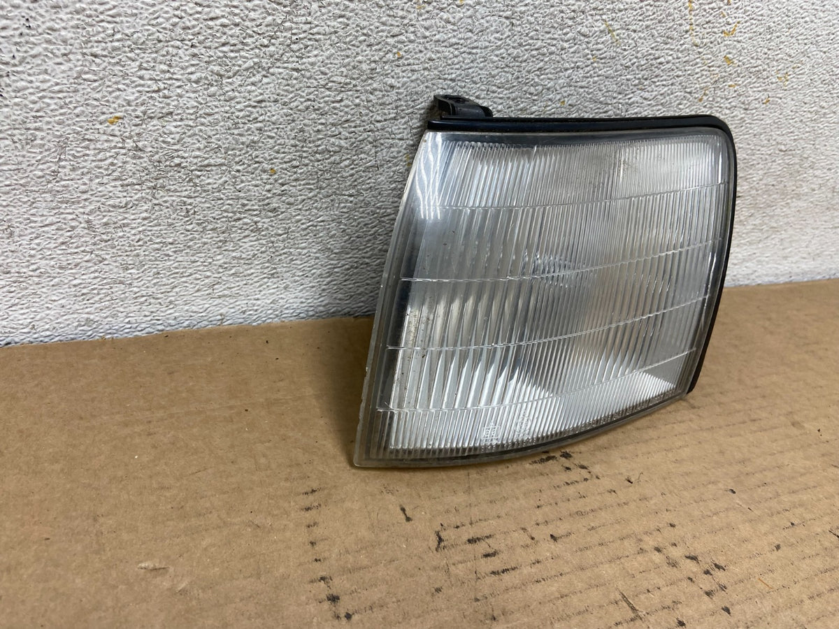 1990 to 1994 Lexus LS400 Left Driver LH Side Turn Signal AH4075 DG1