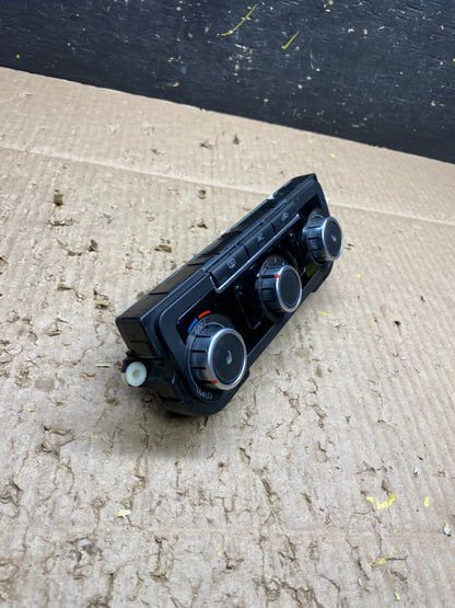2009 - 2011 Volkswagen CC Center Climate Control Panel AC Heater v1712 DG1