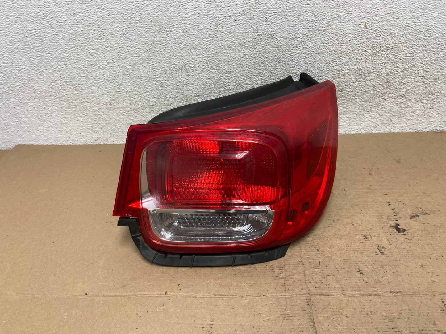 No Led Trim 2013-2015 Chevrolet Malibu Right Passenger Side Tail Light AF4807 LK0