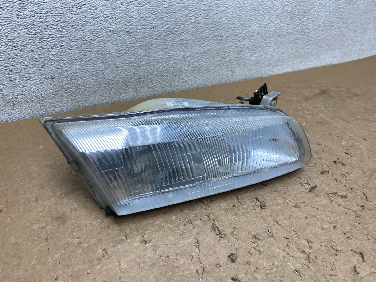 1997 1998 1999 Toyota Camry Right Passenger RH Halogen Headlight V8270 DW2