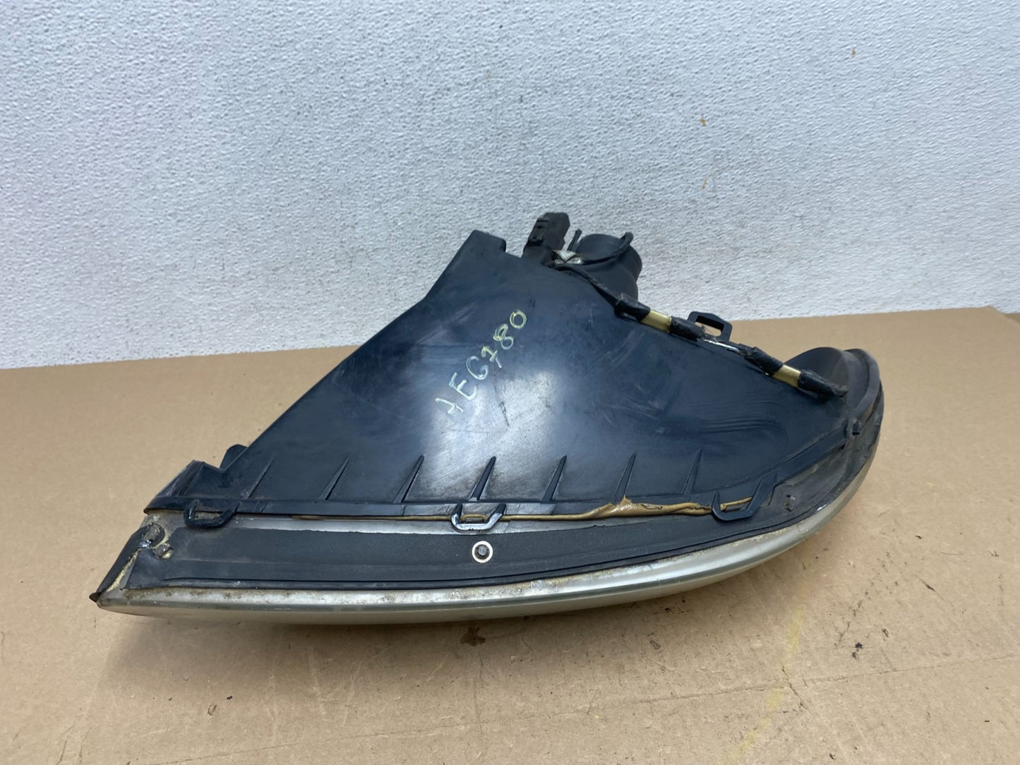 2000 to 2007 Ford Taurus Right Passenger RH Side Halogen Headlight AE6780 DW7