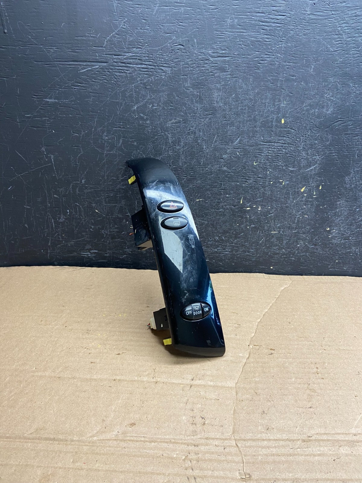 2004 to 2010 Toyota Sienna Left Side Climate Switches Bezel Trim AF1912 DG0
