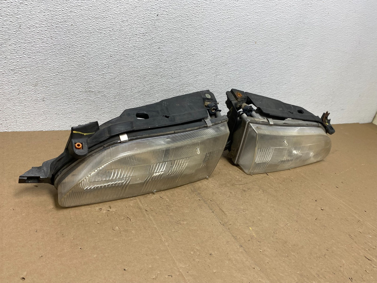 1993 to 1997 Toyota Corolla Left+Right Side Headlights AC5821 DW2