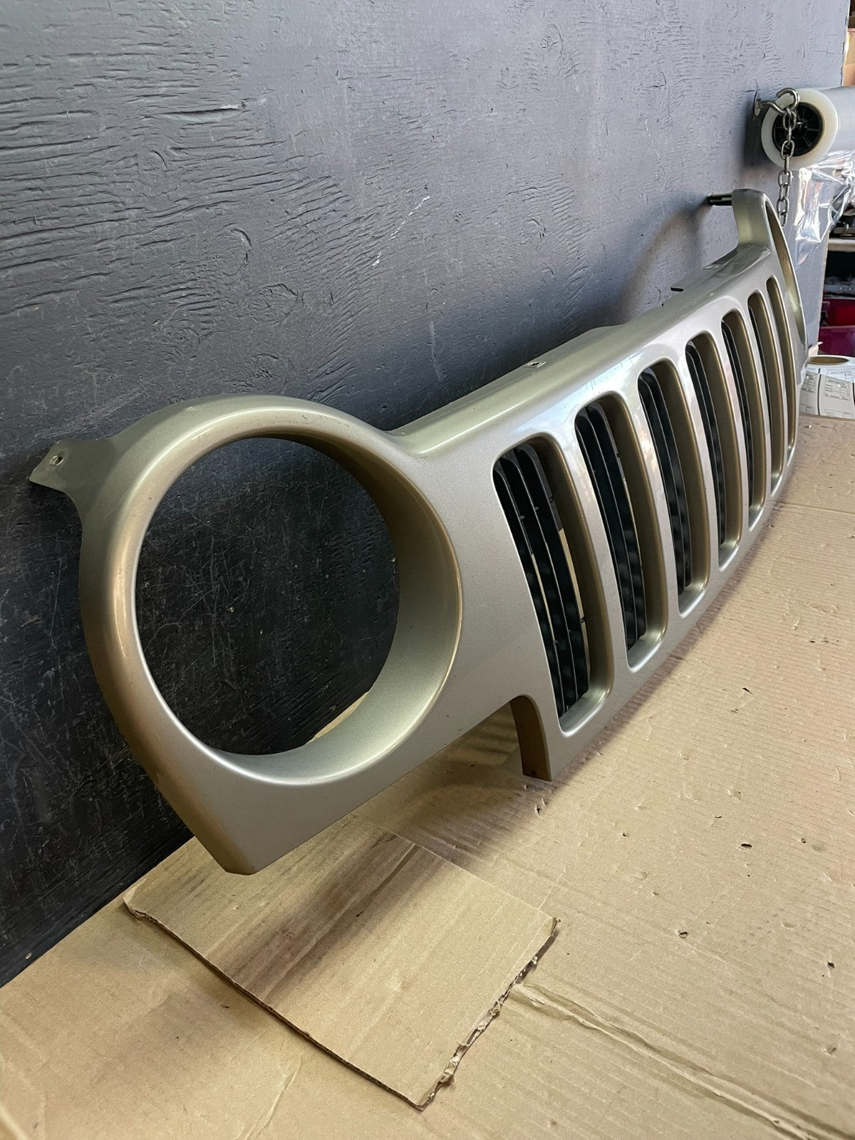 2002 2003 2004 Jeep Liberty Grill Grille Plastic ae3736 DG2