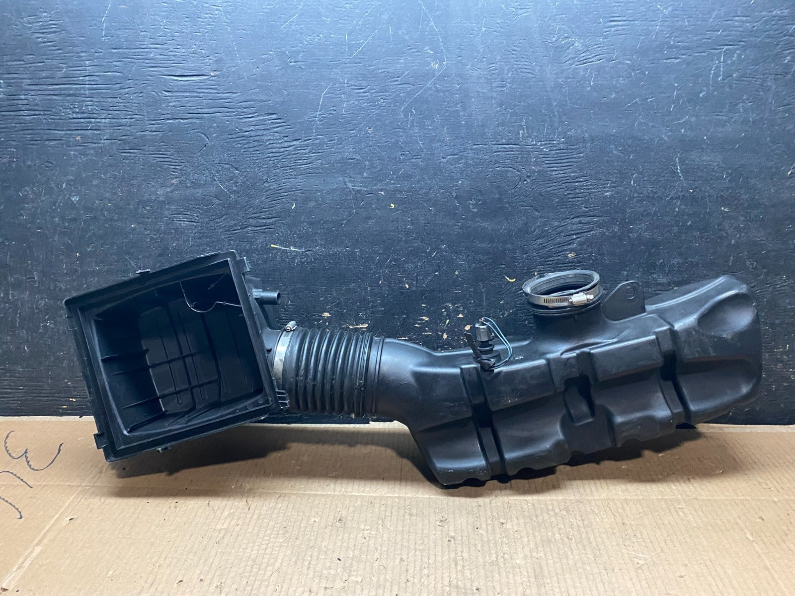 2011-2022 Jeep Grand Cherokee 5.7L V8 Air Cleaner Hose Tube OEM Y1852 DG5