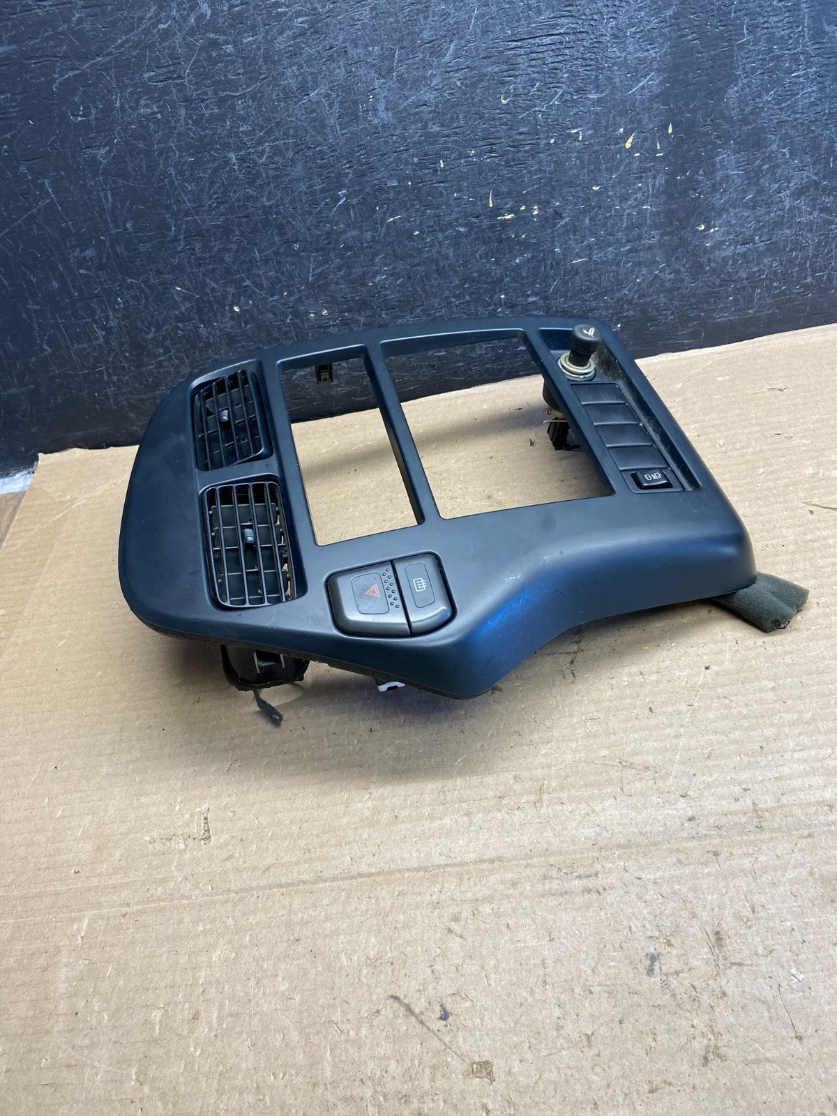 1997 - 2000 INFINITI QX4 Center Console Climate Radio Trim Bezel AH3666 DG1