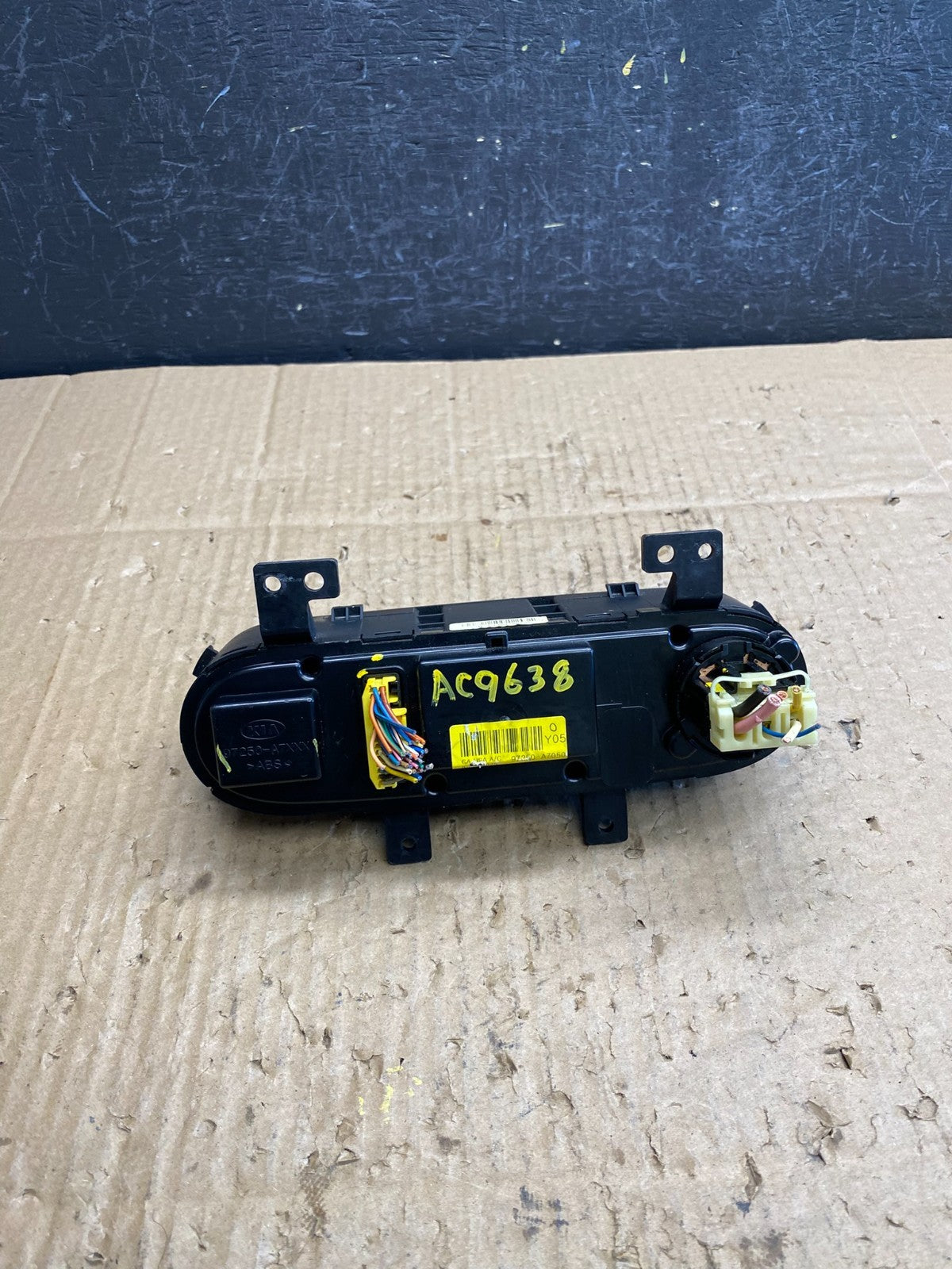 2014 - 2016 Kia Forte Temperature A/C Heater Climate Control AC9638 DG3