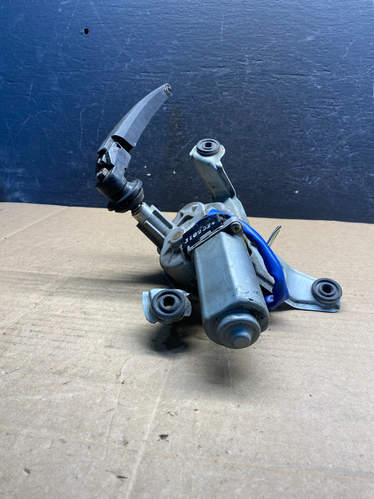 2011 - 2013 Kia Sorento Rear Glass Windshield Wiper Motor AE8256 DG4