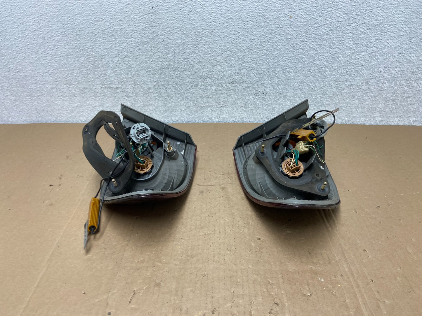 2003 to 2005 Toyota Corolla Left+Right Side Tail Lights AC5697 DW8