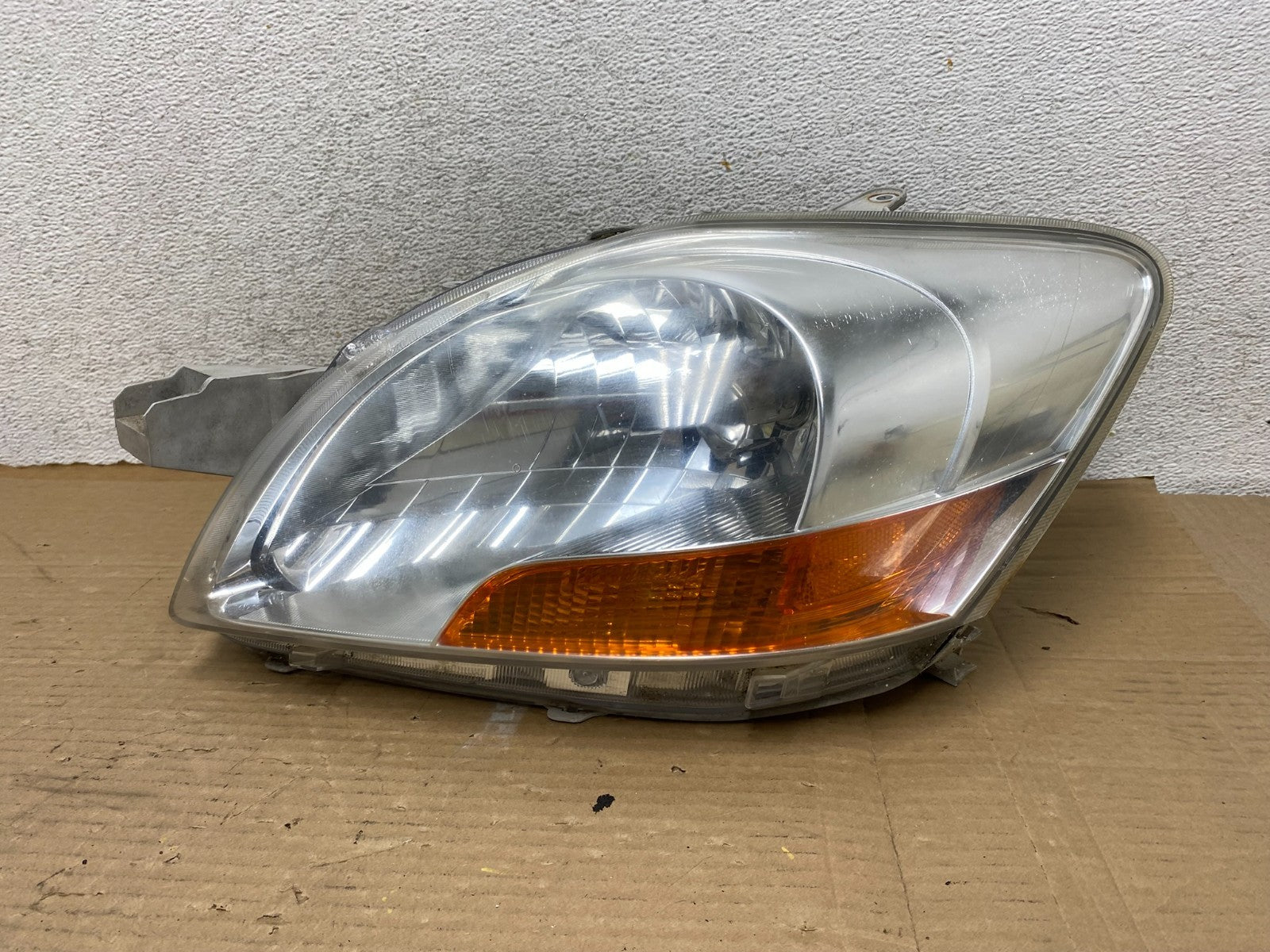 2007 2008 2009 Toyota Yaris Left Driver LH Halogen Headlight AG9017 DW0
