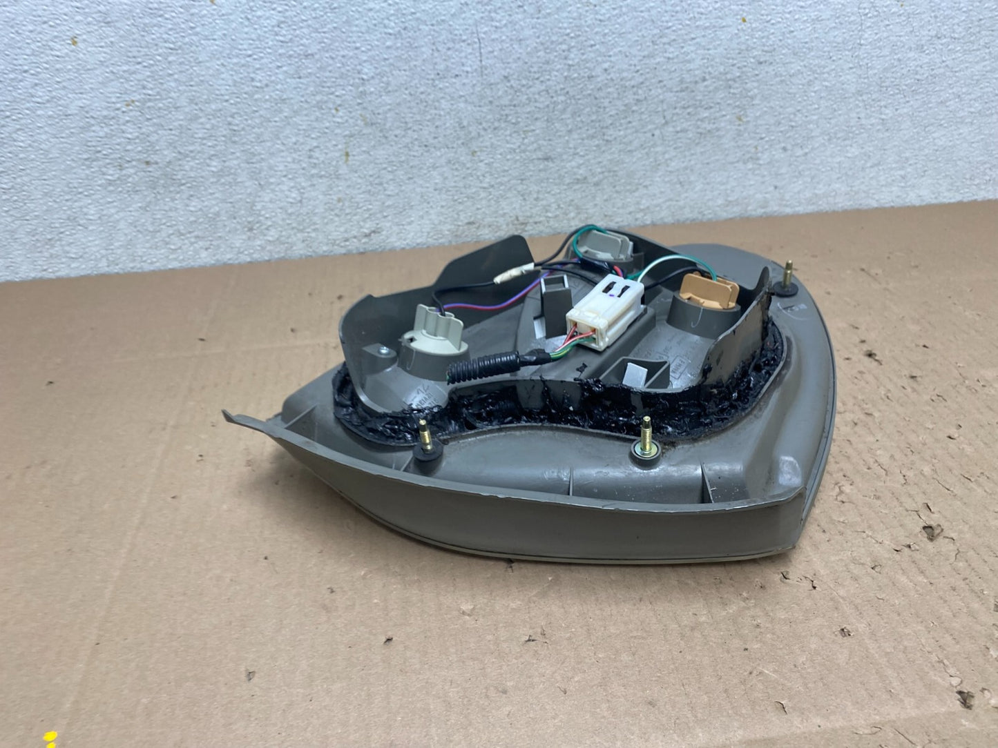 2002 2003 Nissan Maxima Right Passenger RH Side Tail Light L7258 DW7