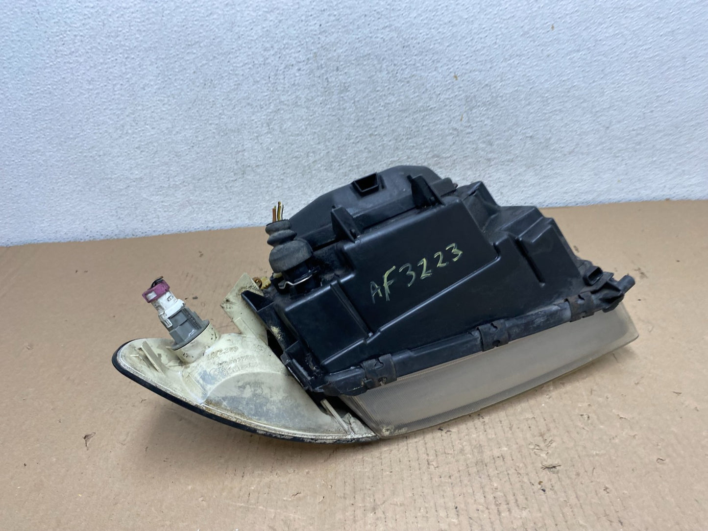 Halogen 1996 to 1999 Audi A4 Left Driver LH Side Headlight AF3223 DW8