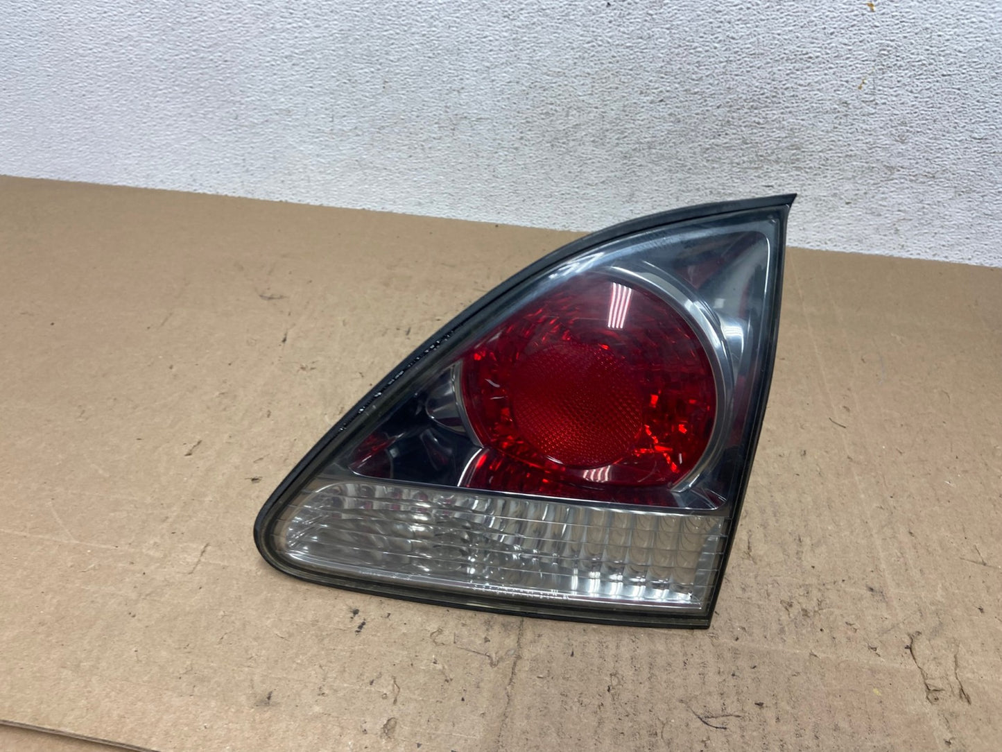 2000-2003 Lexus RX300 Right Passenger Side Rear Inner Tail Light AE6564 LK0
