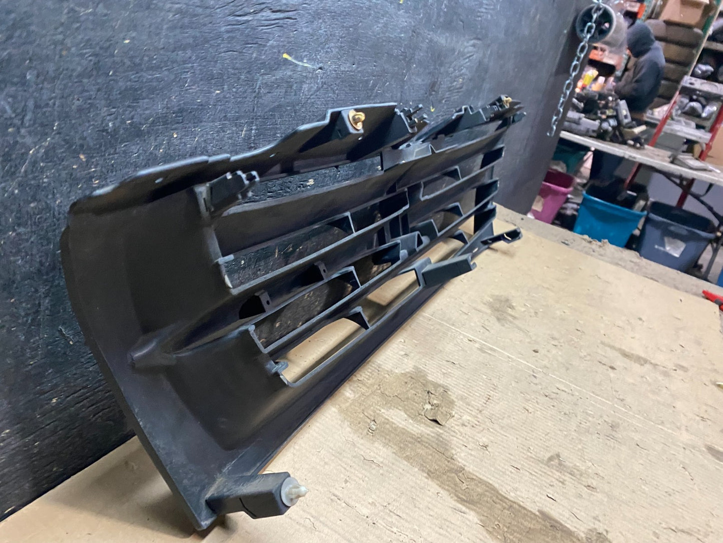 2001 2002 Mitsubishi Montero Front Upper Grill Grille x3258 DG10