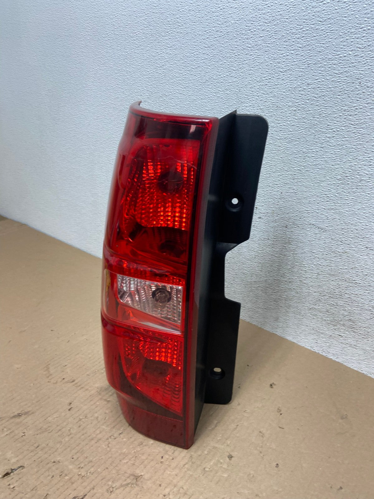 2008-2014 Chevrolet Tahoe Suburban Driver Lh Left Side Tail Light AE8746 LK1