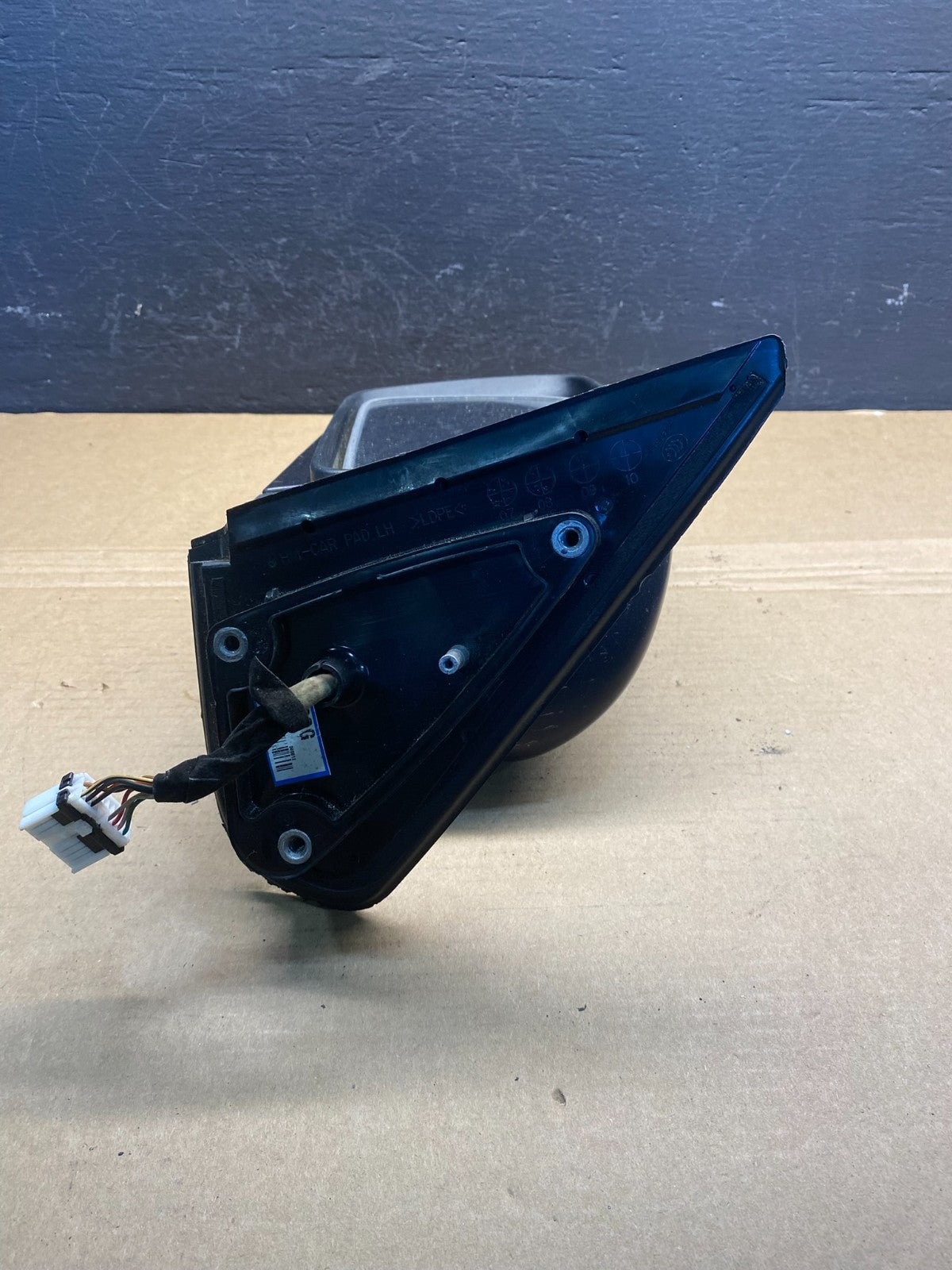 2009 to 2011 KIA Borrego Left Driver Side View Mirror AC43604