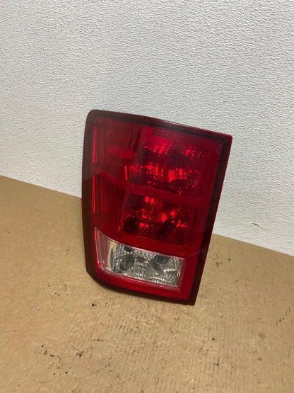 2005 to 2006 Jeep Grand Cherokee Left Driver Side Lh Tail Light AC1383 LK0
