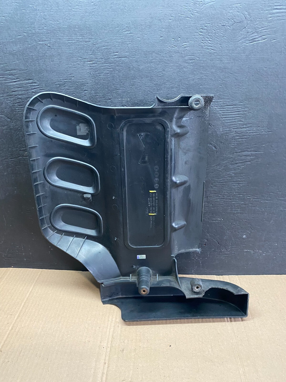 2000 to 2003 Mazda Tribute  DOHC 24 VALVE Engine Shield Top Cover D2573 PS3