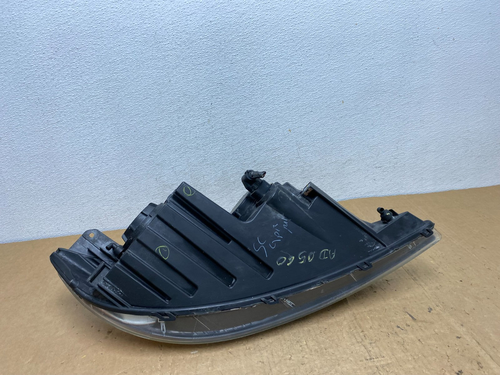 2011 to 2013 Kia Sorento Left Driver LH Side Headlight Halogen AD0560 DW6