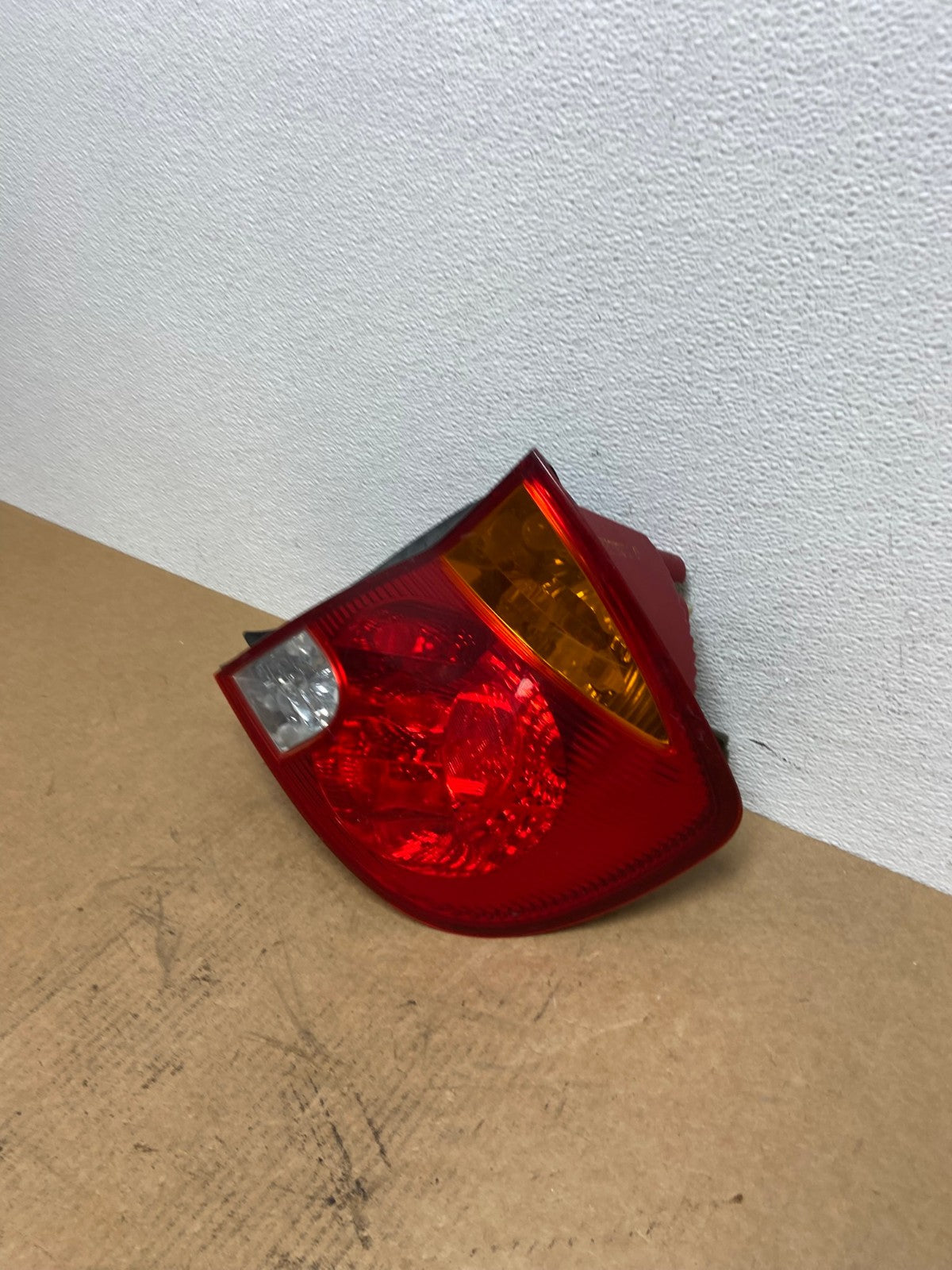 2003 to 2006 Hyundai Accent Hatchback Right Passenger Tail Light Oem AC2918 LK1