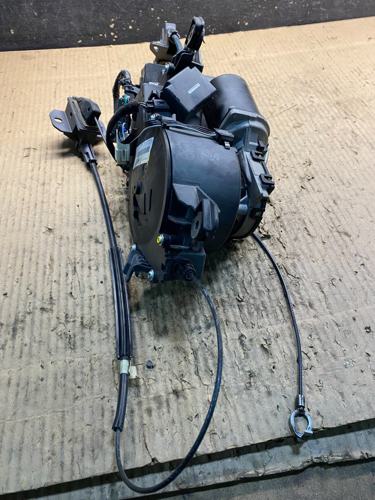 2007-2014 Kia Sedona Left Electric Power Sliding Door Motor Regulator Y1436 DG2