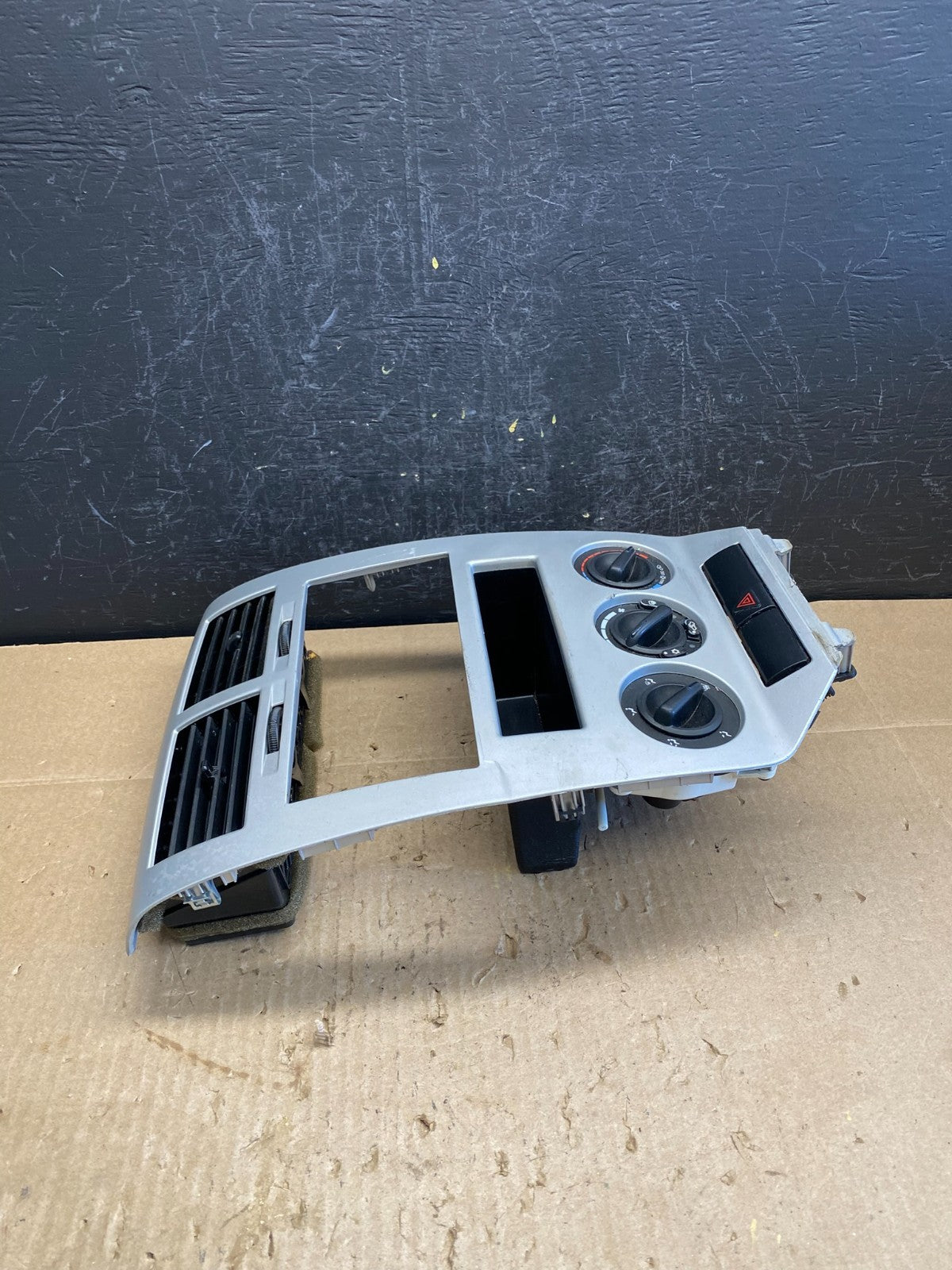 2007 to 2009 Dodge Caliber Dash Radio Center Bezel Climate Dash ac6807 DG1