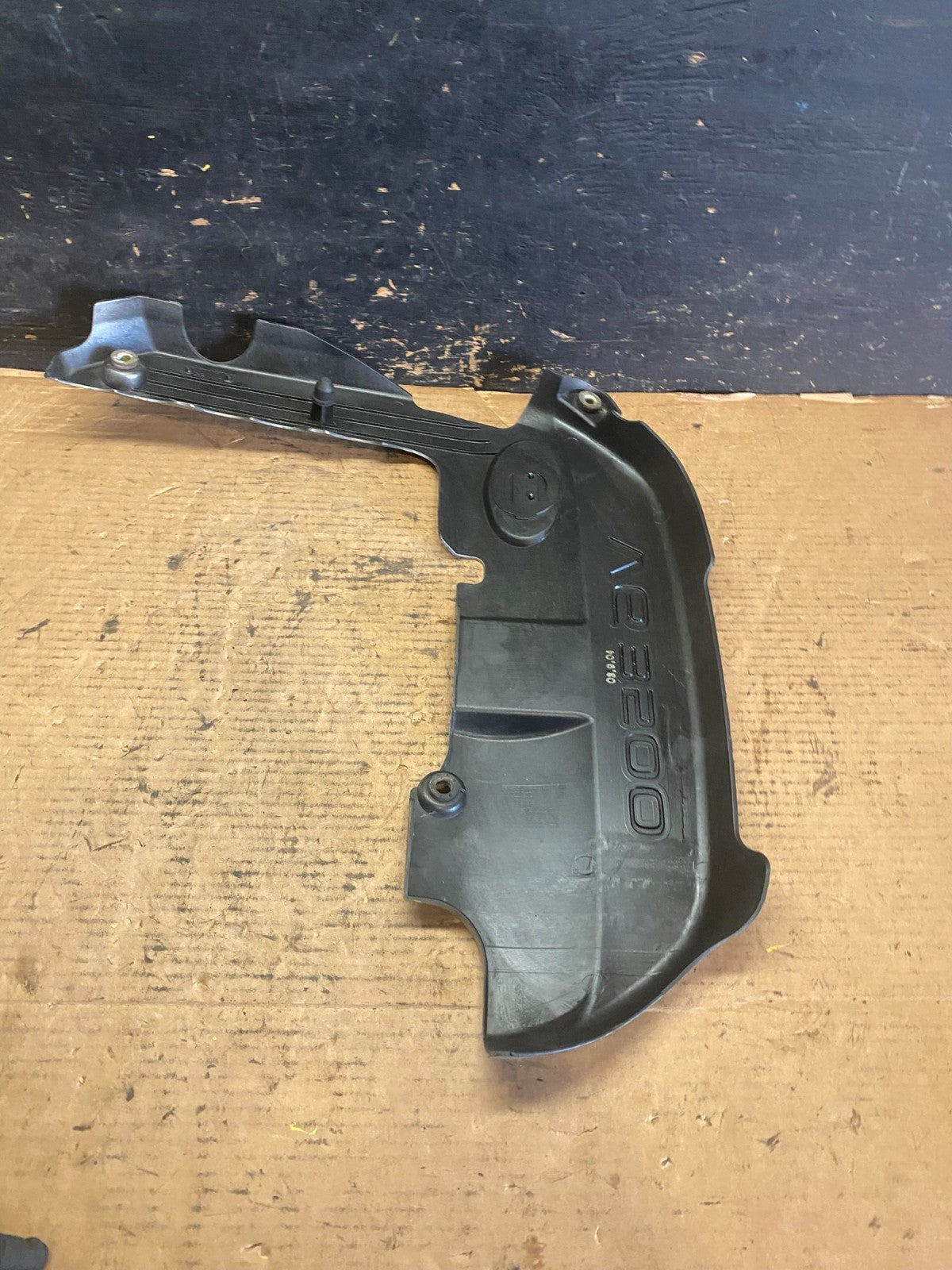 2001 to 2004 Nissan Pathfinder Engine Cover Ornament S1123 DG7