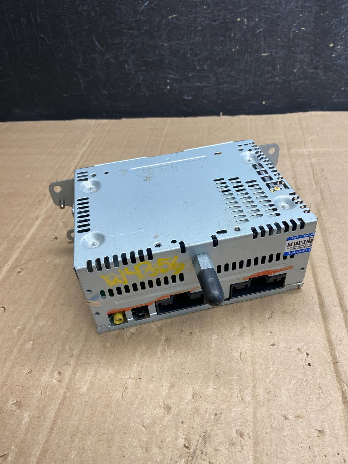 2013 to 2014 Ford Edge AM/FM Radio Reciever AD7172 DG3