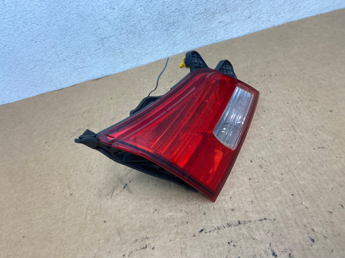 2010-2014 Subaru Outback Left Driver Lh Side Inner Tail Light AD4794 LK2
